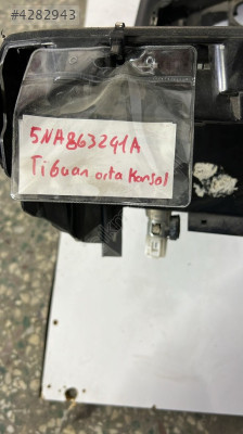TİGUAN 09-15  ÇIKMA VİTES ORTA KONSOLU -   5NA863241A