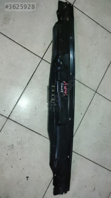 BM51-A01628-CC Ford Focus Ön Cam Izgarası Bagaliti (Çıkma)
