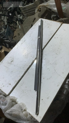 Audi A3 Kapı Cam Çıtası  8v5853283