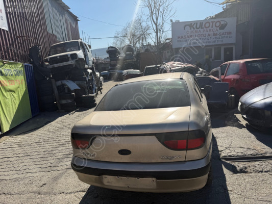 Renault Megane bir bagaj kapağı