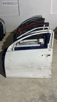 Volkswagen golf 03-13 sol ön kapı ufak hasarlı