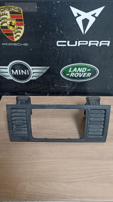 7E1857038 VW TRANSPORTER T6 KLİMA IZGARALARI VE ÇERÇEVESİ