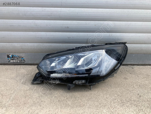 Peugeot 208 Modeli İçin Sol Ön Far Çıkma Parçası