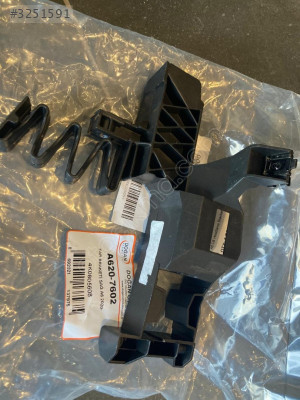 AUDİ A6 SAĞ FAR BRAKETİ 2019 2022 4K0805608 SY
