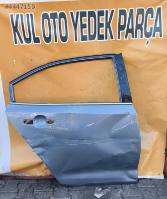 toyota coralla sağ arka kapı