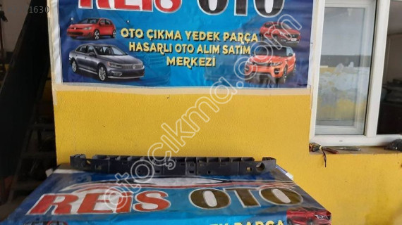 Peugeot 301 .model 2014 tampon destek plastigi