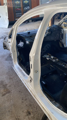 Opel Astra J Kesme Sol Marşpiyel Sacı Orta Ön Direk Beyaz Renk