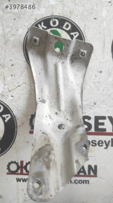 5K6821135 Golf 6 sol ön çamurluk bağlantı demiri