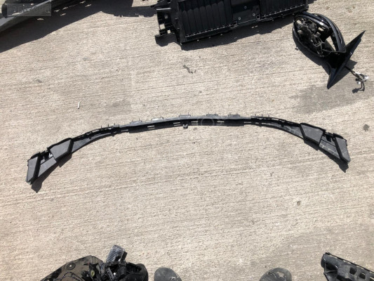 MERCEDES C SERİ W206 AMG ÖN TAMPON ORTA İÇ BRAKET 2068858101