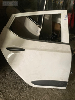 HYUNDAİ İ10 2017 MODEL SAĞ ARKA KAPI