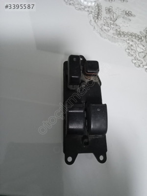 TOYOTA Corolla Cam Açma Düğmesi 37075A