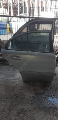 MERCEDES W211 SAĞ ARKA KAPI GÜÇMANLAR