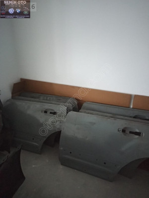 SUBARU İMPREZA SOL ARKA KAPI