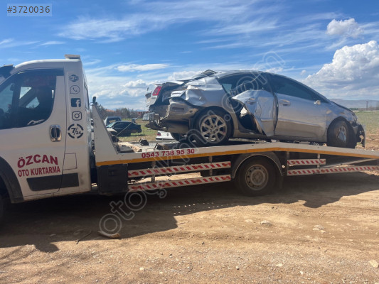 Toyota avensis sağ ön kapı
