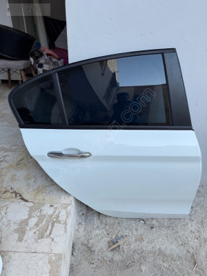 Fiat Egea arka sağ kapı hatasız boyasız orijinal çıkma