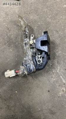 Toyota carina sağ arka kapı kilidi