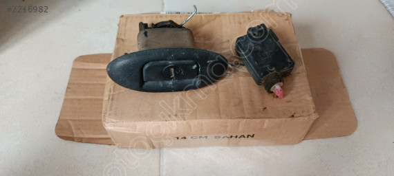 Renault megane 1 arka bagaç kilidi