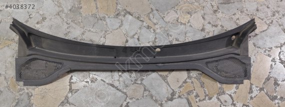 AUDİ Q2 ÖN CAM IZGARASI 81b819403 ORİJİNAL ÇIKMA PARÇA