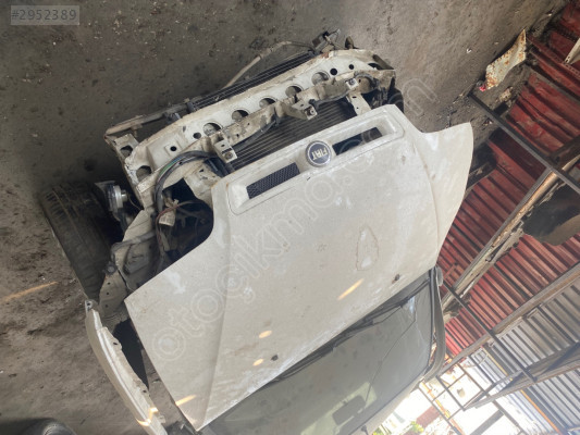 Fiat Albea kaput