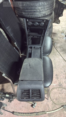 2020 VW GOLF 7.5 ÇIKMA ORJİNAL HATASIZ ORTA KONSOL