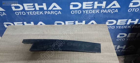 RENAULT MEGANE 3 SAĞ ARKA KAPI DİREK BAKALİTİ 822830020R