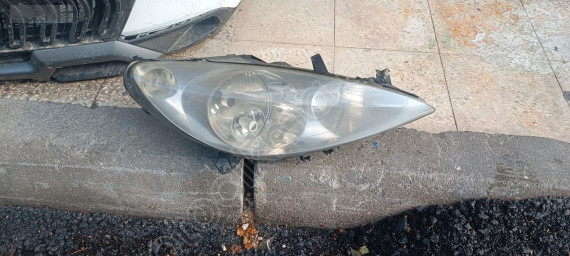 Peugeot 307 Modeli İçin Sağ Ön Far Parçası