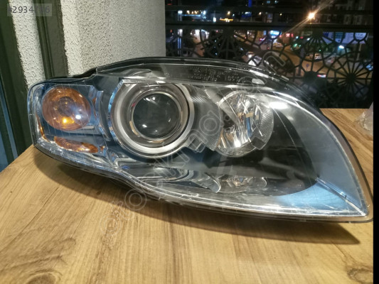 AUDİ A4 SAĞ FAR