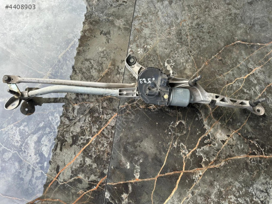 1137328692 MERCEDES W204-W212-W218 SİLECEK MOTOR VE MEKANİZMASI