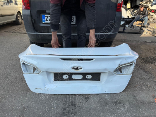 2015/2018 FORD FOCUS BEYAZ BAGAJ KAPAĞI ORJINAL