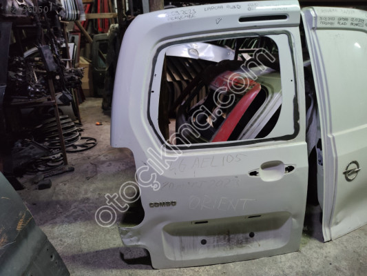Opel Combo E için Sol Bagaj Kapak Parçası