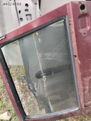 Fiat Uno sol arka kapı camı