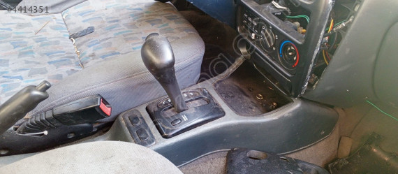 1998 model Hyundai Accent yumurta kasa teyp çerçevesi