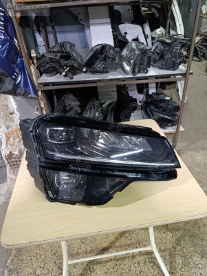 Skoda karoq sağ far orjinal çıkma parça