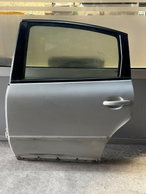 VW PASSAT B5 97-05 KAPI SOL ARKA BEYAZ 3B5833051AB