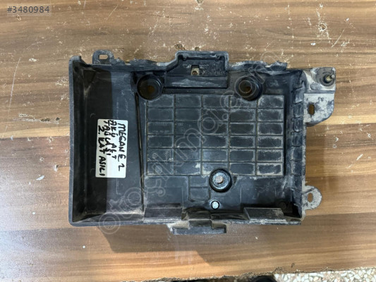 RENAULT MEGANE 2 AKÜ ALT TABLASI ORJINAL ÇIKMA TEMİZ 03-08 MODEL