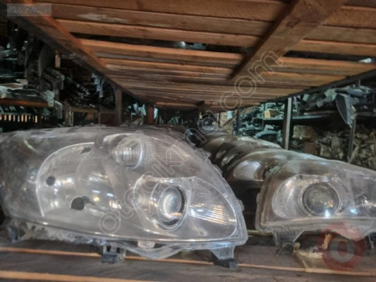 TOYOTA COROLLA ORJİNAL ÇIKMA SAĞ ÖN FAR ÇAVUŞOĞLU TOYOTA