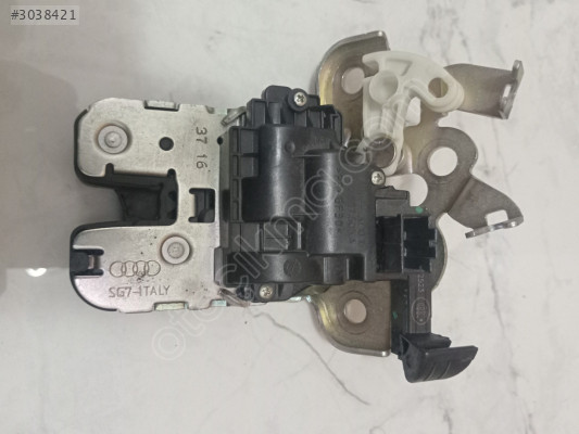 Audi A3 ww seat toledo skoda fabia uyumlu  bagaj kilidi 8K9827505