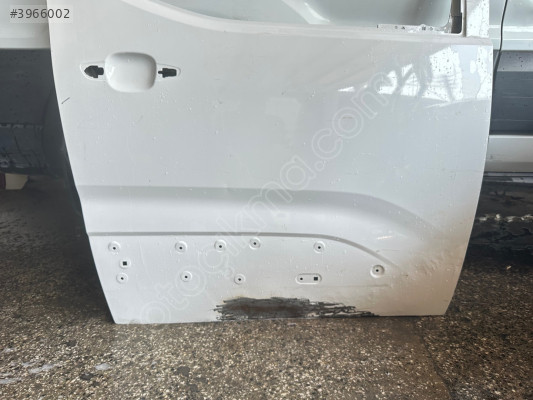 Pejo  rifter sağ ön kapı