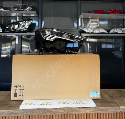 AUDİ Q3 SAĞ FAR 83A941774 18-24