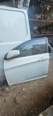 Hyundai Accent Blue sol ön kapı