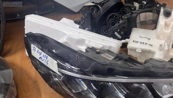 Kuga sağ far pv4b 13e014 ce