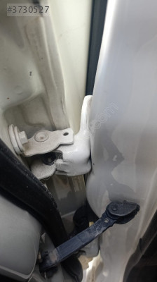ford fiesta sol arka kapı menteşesi