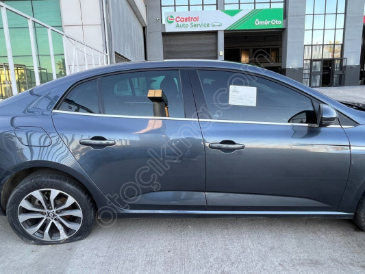 RENAULT MEGANE 4 SAĞ ARKA KAPI ORJİNAL ÇIKMA -HATASIZ 821002253R