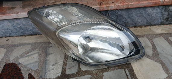 Toyota yaris 2010 2011 sağ far