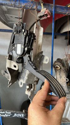 Dacia Logan gaz pedalı