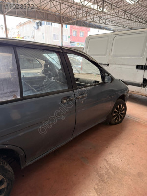1998 MODEL NİSSAN PRAIRE SAĞ ARKA KAPI