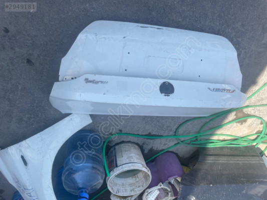 Fiat Egea arka bagaj kapağı beyaz renk