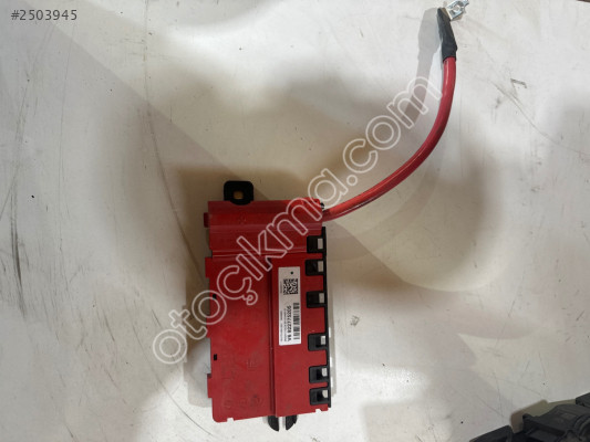 BMW 1 SERİSİ F21 ARKA AKÜ RÖLESİ V6 922775205