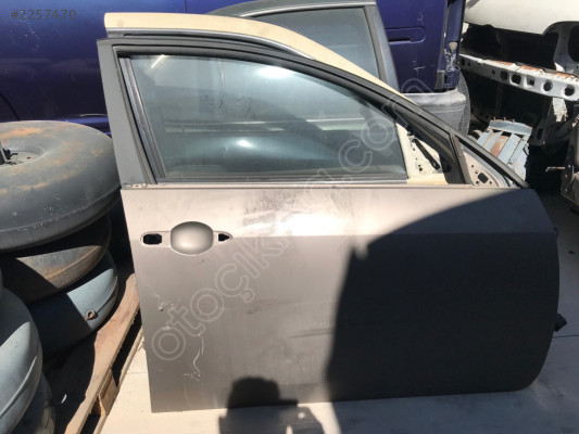 Nissan Primera Tekna Sağ Ön Kapı
