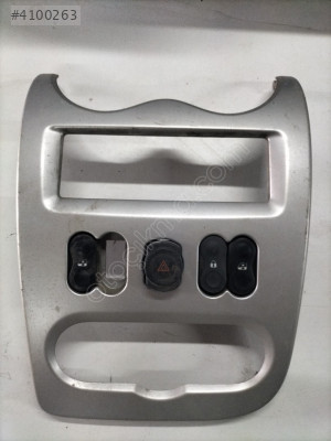 02806 DACİA SANDERO TEYP/KLİMA PANEL ÇERÇEVESİ